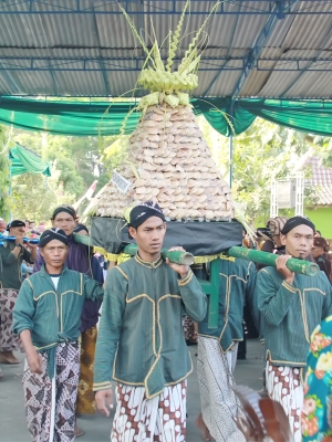 Pemangku Upacara Adat Saparan Wonolelo