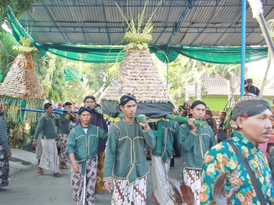 Rangkaian Upacara Adat Saparan Wonolelo