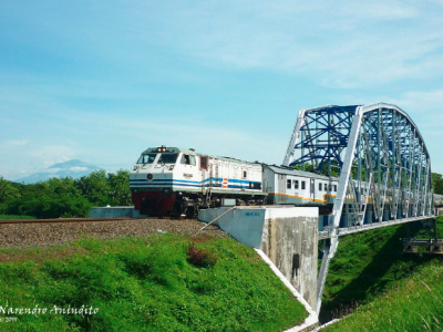 Jembatan KA Mbeling sisi barat